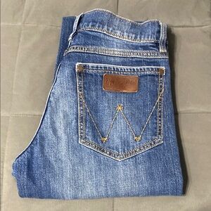 Wrangler Retro Relaxed Boot jeans. Size 30x34